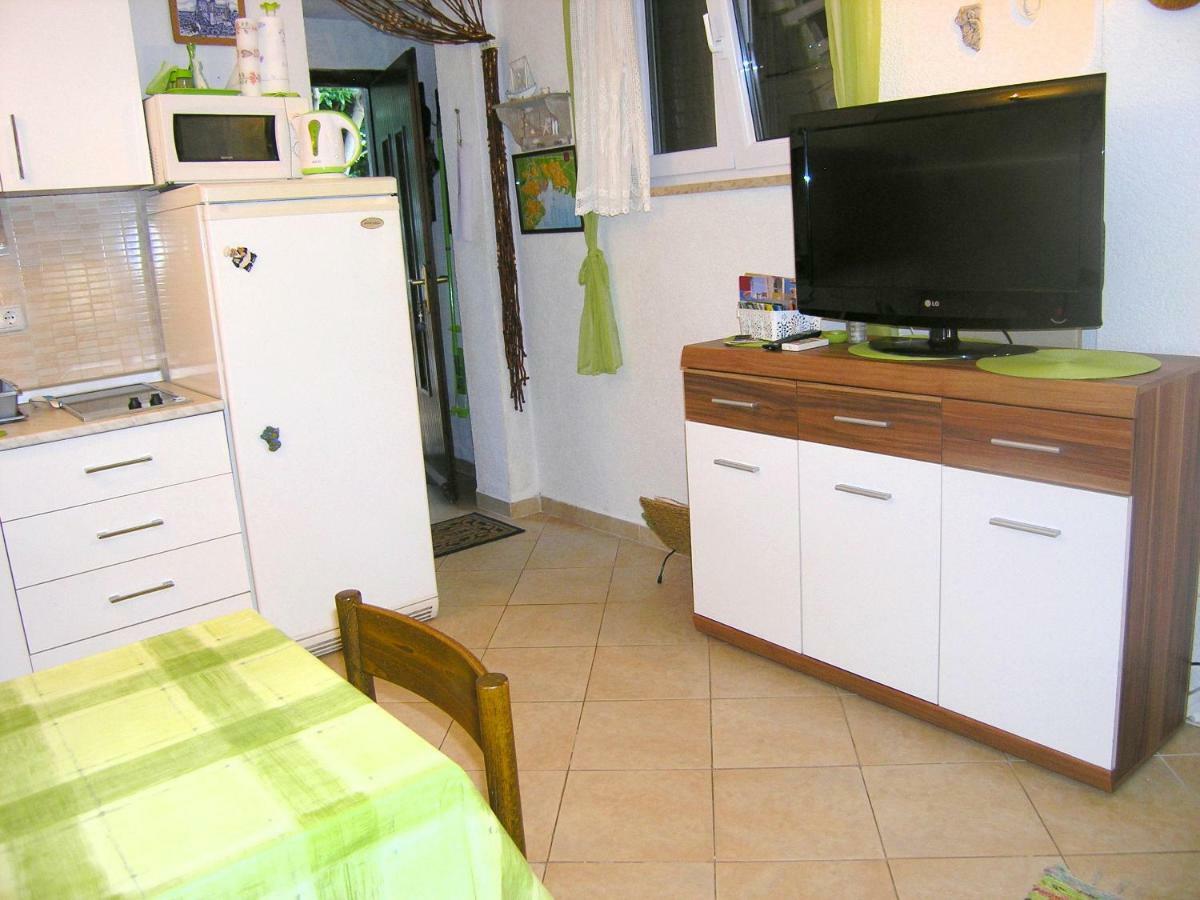 Studio Apartment Tamara Krk Town Exterior photo